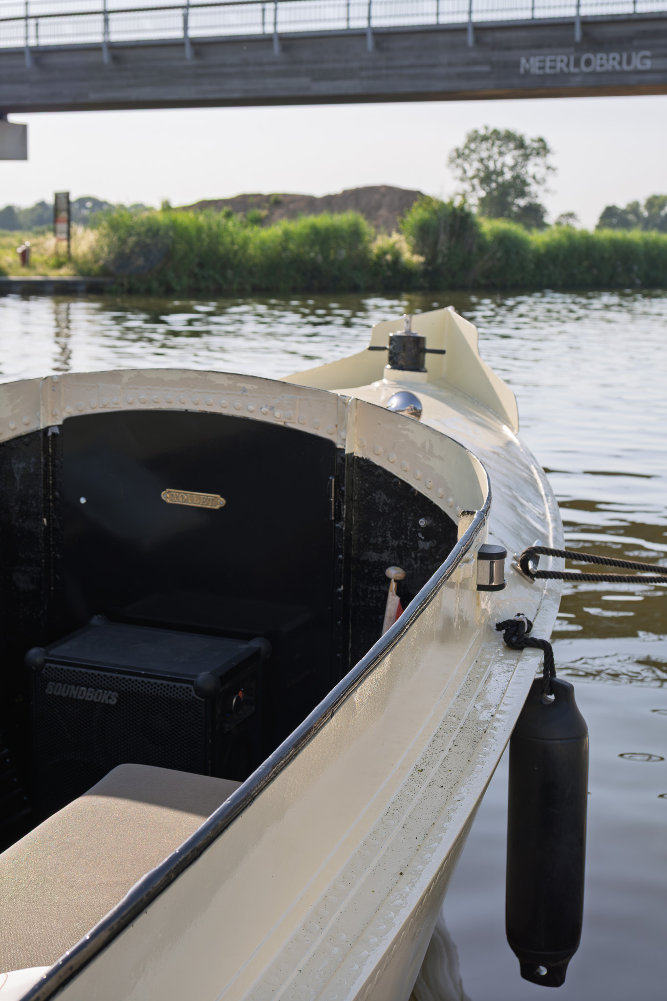 Boegdetail van de Bacchus salonboot